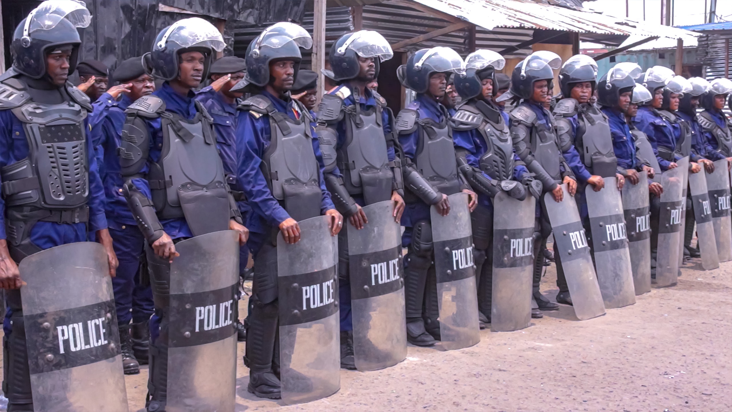 Kinshasa, vendredi 25 septembre 2026 : Seize chefs de bande interpellés et présentés au public