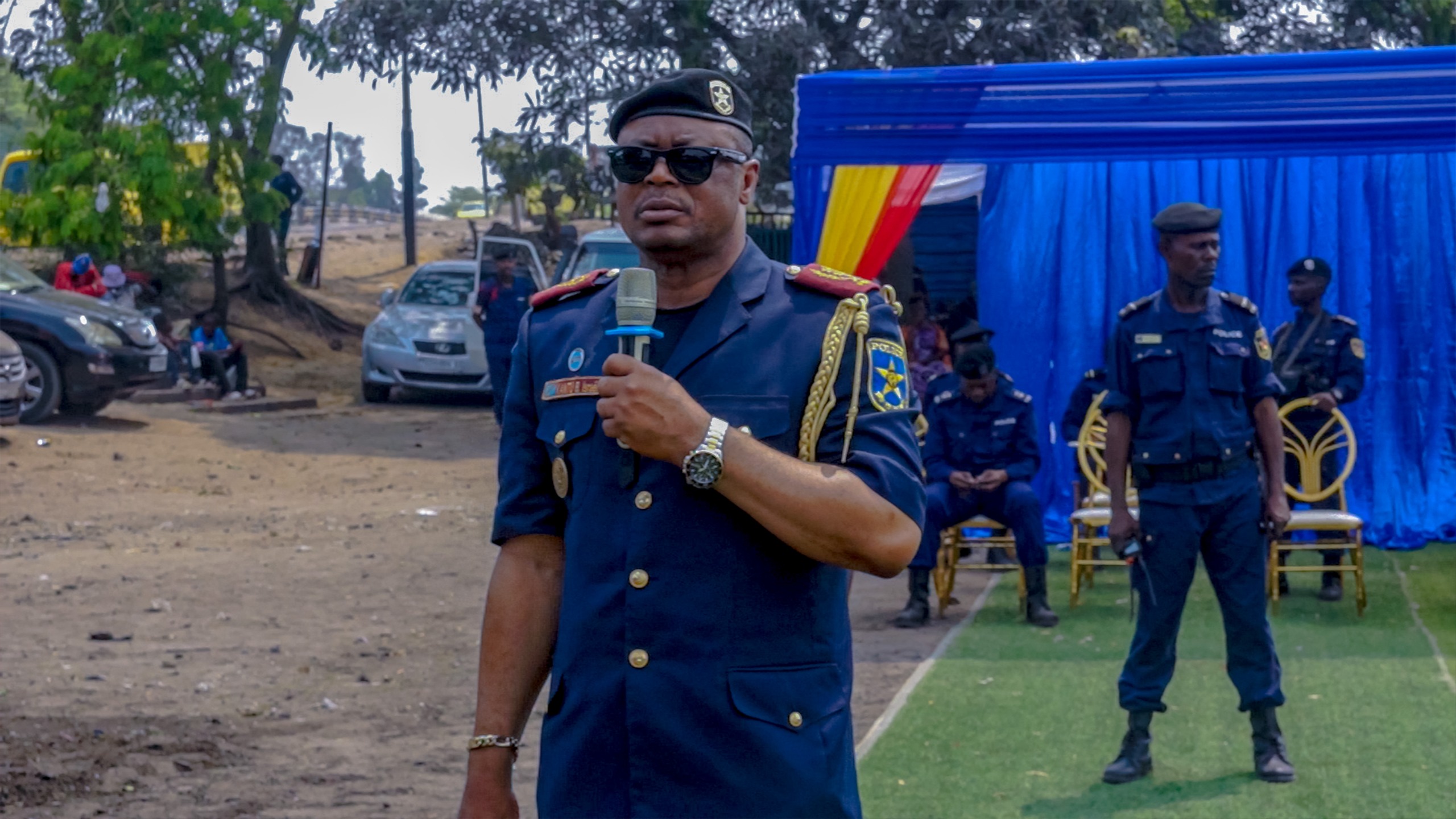 Kinshasa, vendredi 25 septembre 2026 : Seize chefs de bande interpellés et présentés au public