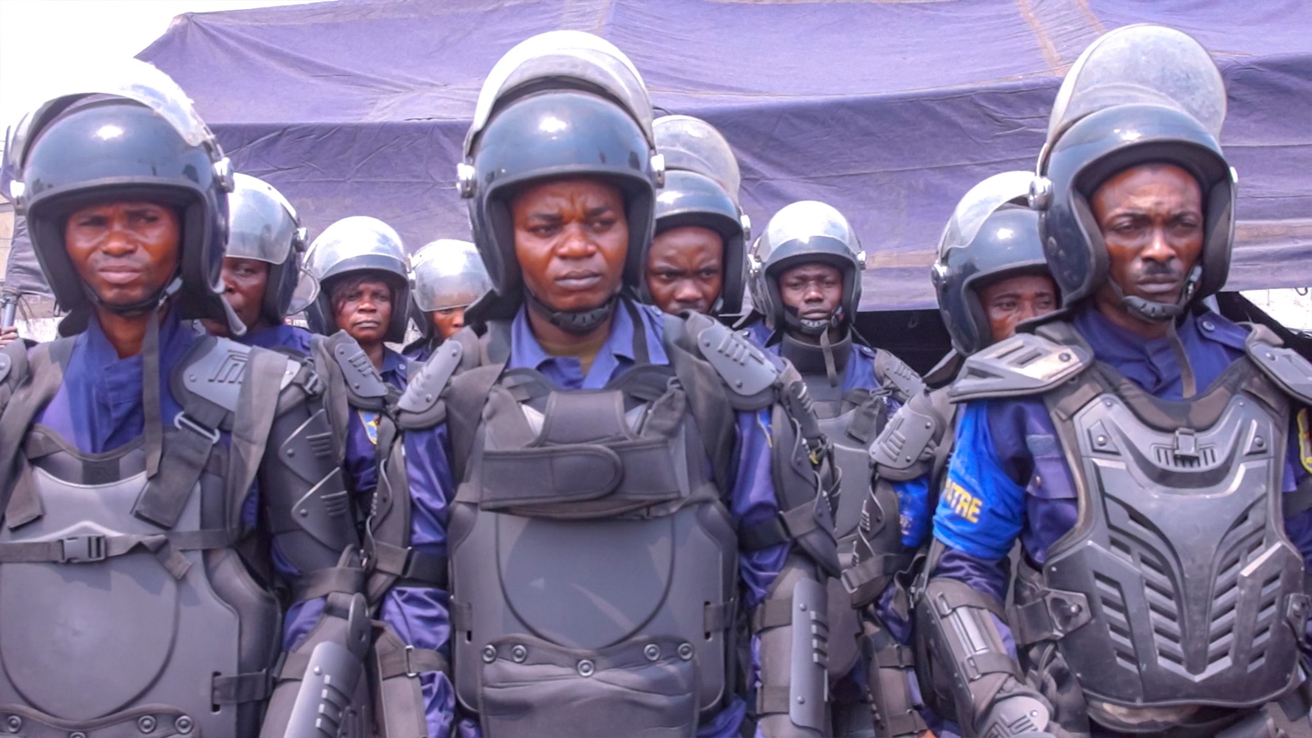 Kinshasa, vendredi 25 septembre 2026 : Seize chefs de bande interpellés et présentés au public